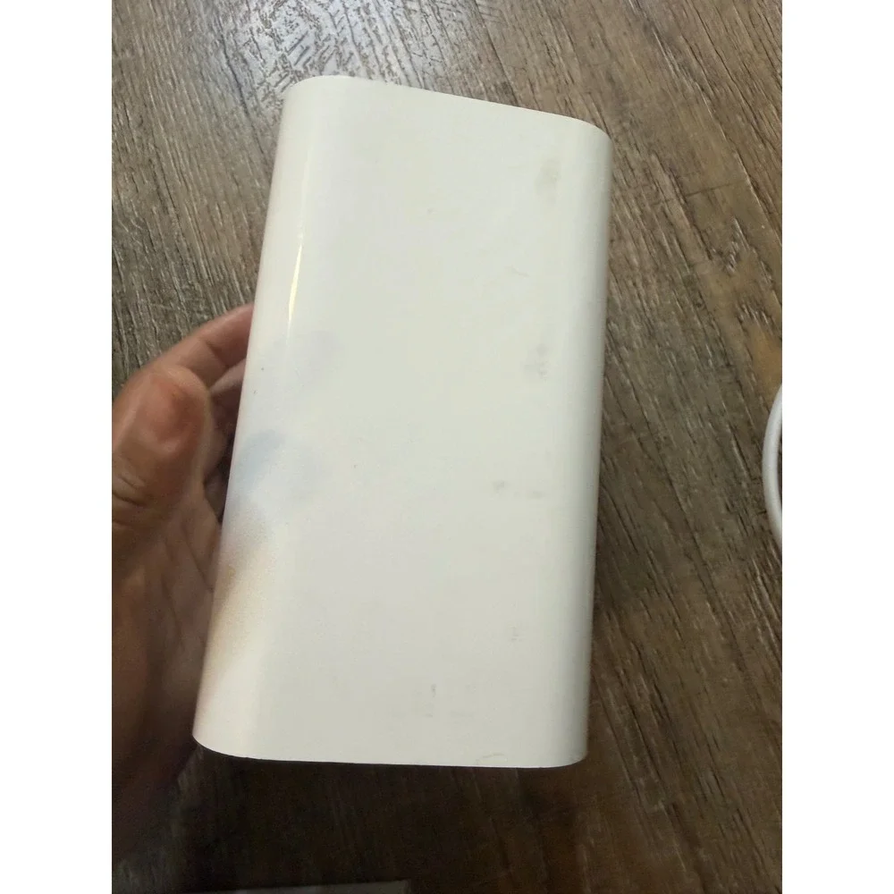 Apple AirPort Extreme 6th Gen 802.11ac Wi-Fi Router White ME918LL/A Base Station
